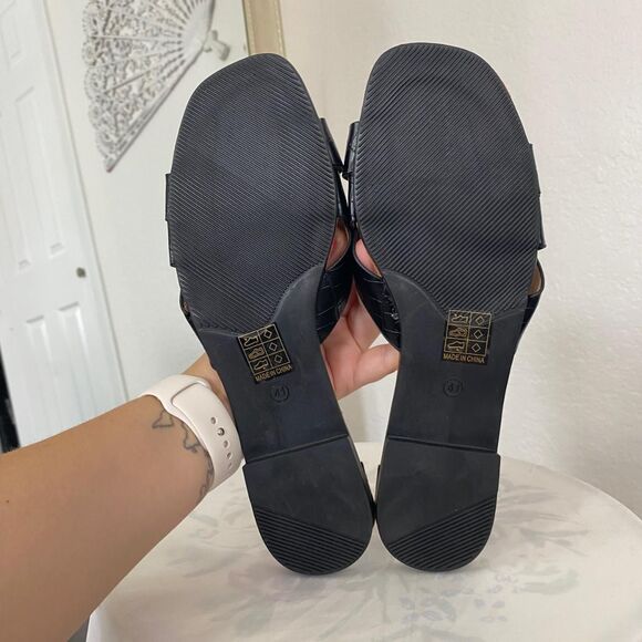Prettylittlething PLT NEW Criss Cross Black Faux Croc Flat Sandals US 10 EU 41 - Picture 7 of 8